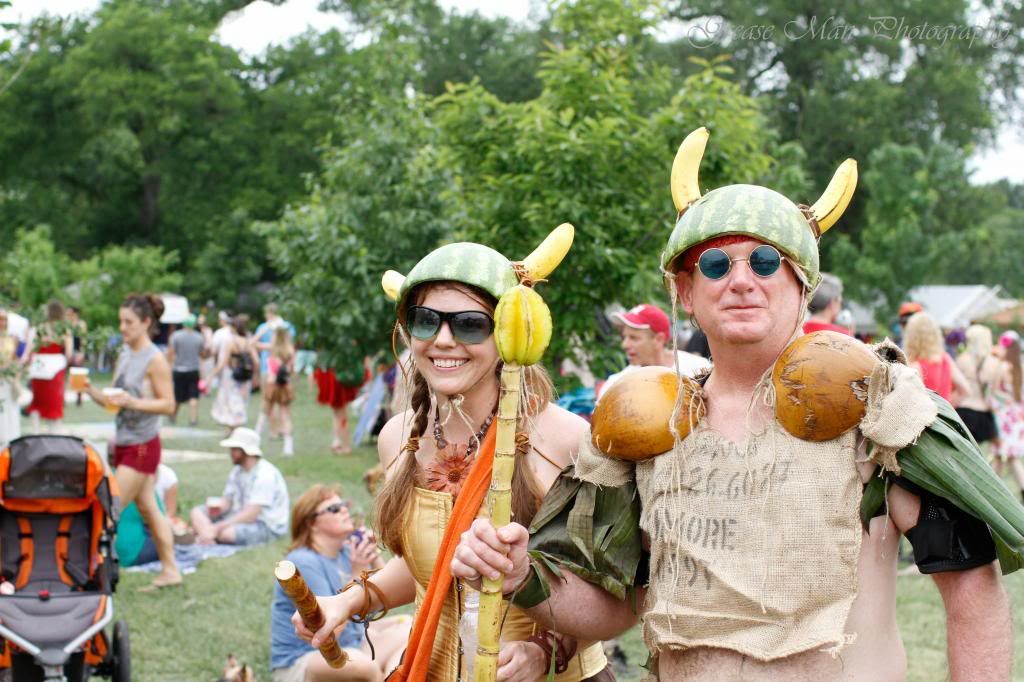 IMAGE: http://i600.photobucket.com/albums/tt88/19Snowman84/E%20Bday/couple-550_zps86e778a2.jpg